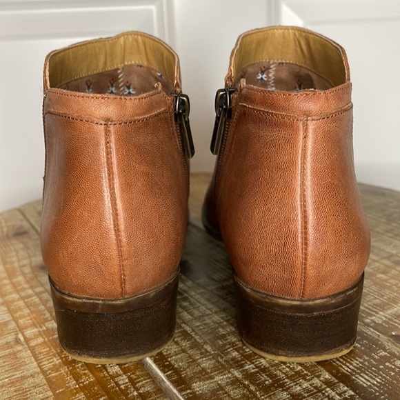 Lucky Brand Bareesa Leather Bootie Brown Tan Side Zipper Block Heel Size 7.5 - Picture 3 of 12